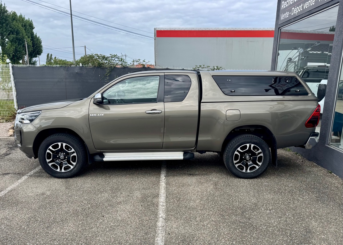 Toyota HILUX 4X4 LOUNGE
