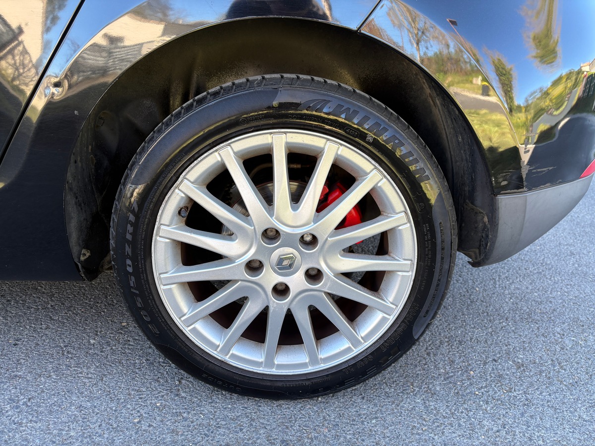 RENAULT Megane III - 1.9DCI 130CH - CARMINAT TOMTOM