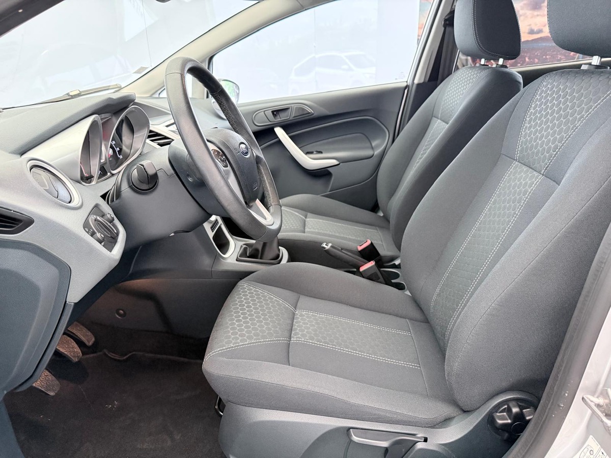 Ford Fiesta 1.6 TDCI 95   Titanium  Première main
