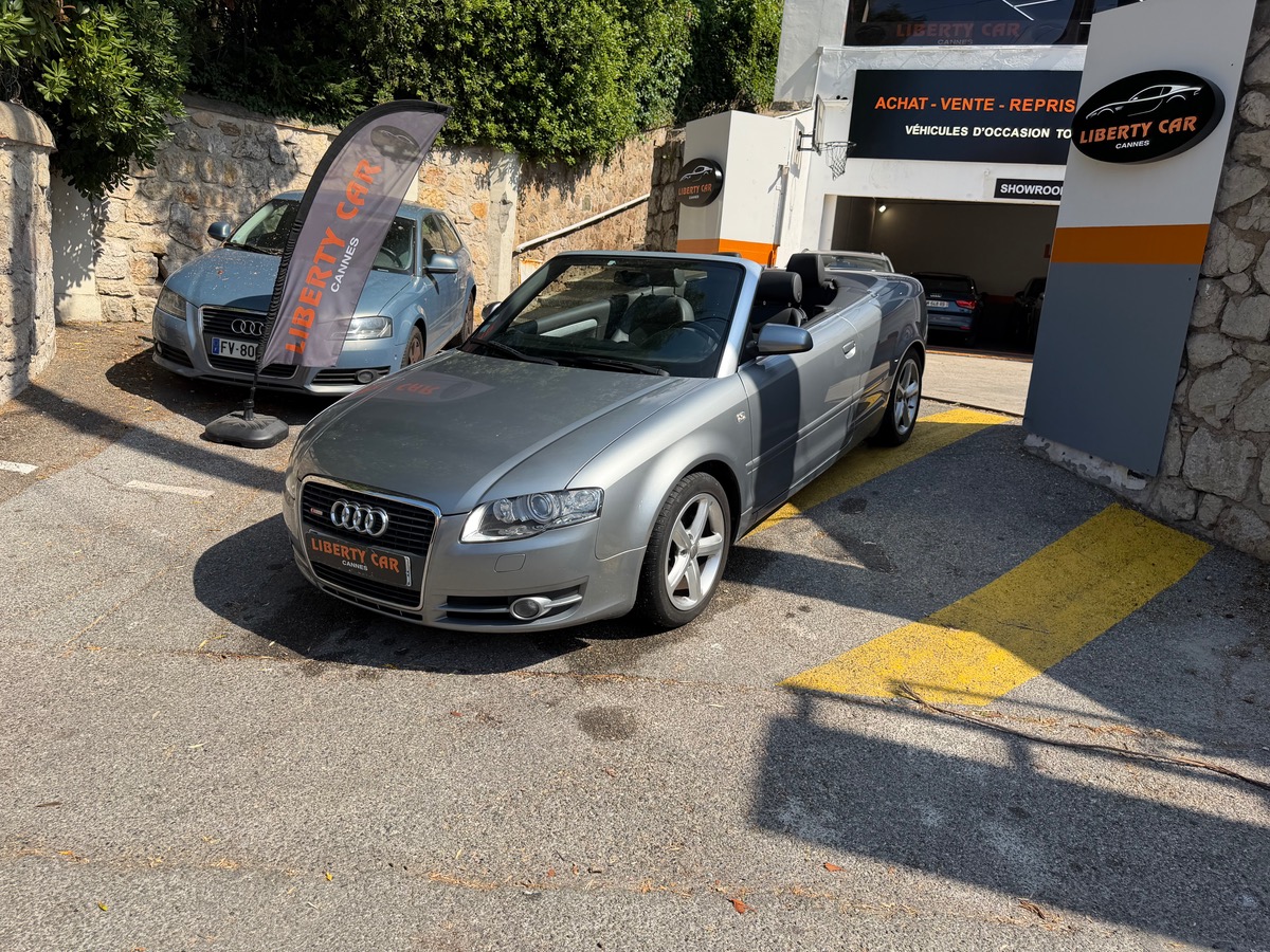 Audi A4 Cabriolet 2.0 TDi 140 CV / KM Réel / S Line /  Intérieur Cuir Tissu / Attelage / Jantes