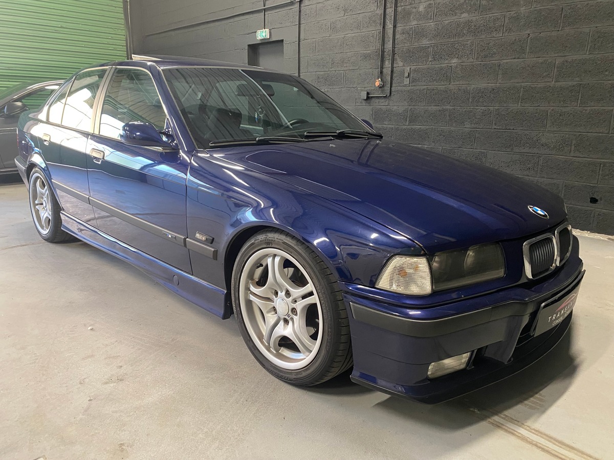 Bmw Série 3 E36 328i Berline Pack M individuel 193cv Toit Ouvrant
