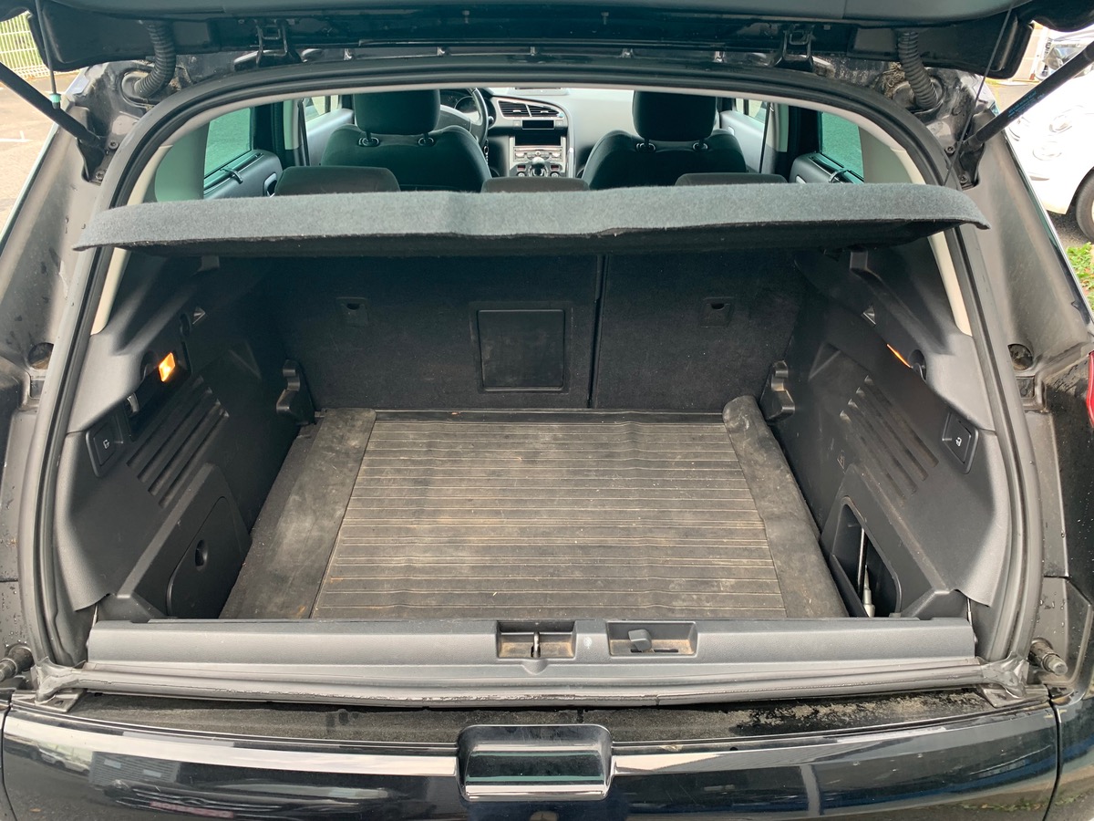 Peugeot 3008 115 ch | GPS | Bluetooth | Régulateur de vitesse | Sièges rang 2 rabattables à plat