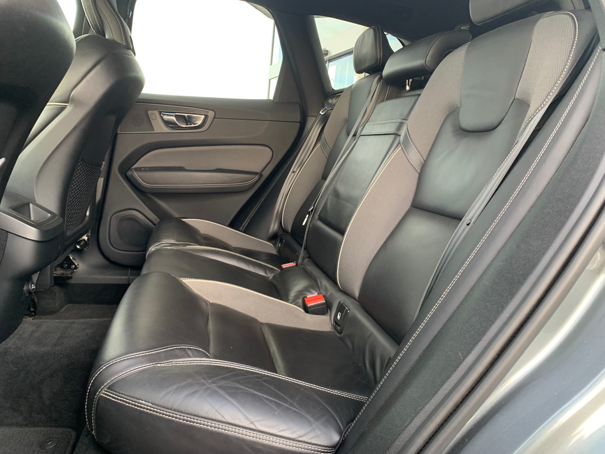 Volvo XC60 197 ch | R-design | Châssis Sport | Jantes Alu 21'' | Sièges Sport | Coffre électrique