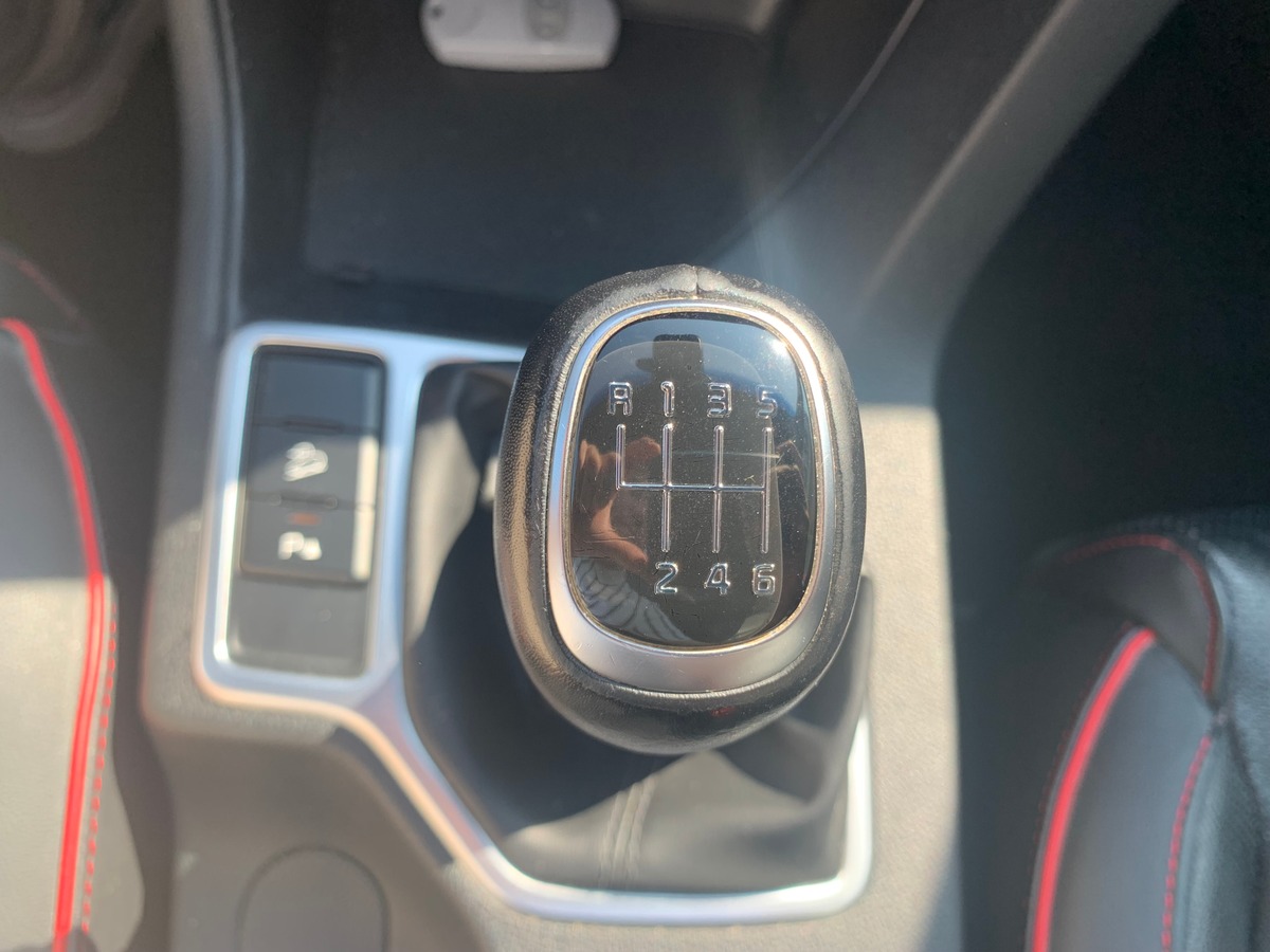 Kia Sportage 136 | GT LINE | Toit panoramique | Caméra recul | GPS | Régulateur vitesse | Attelage