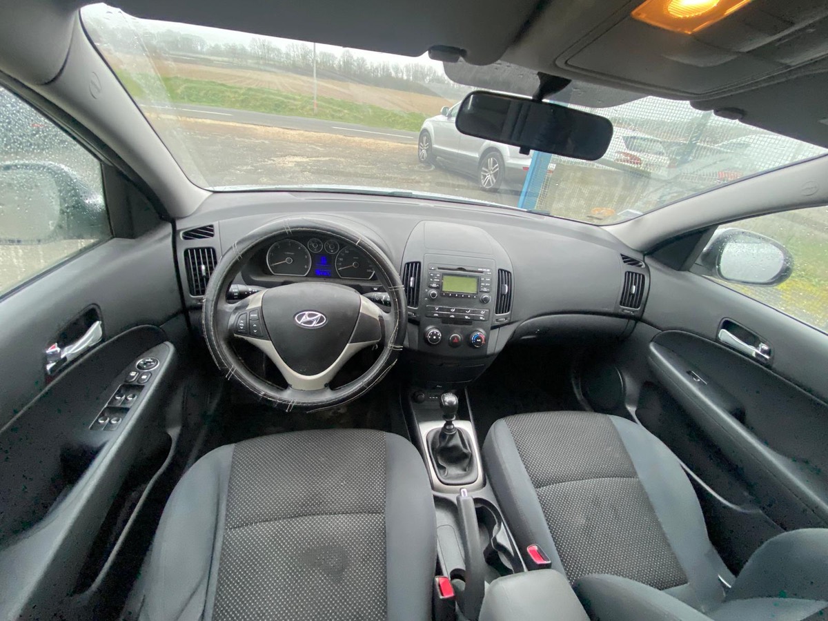 Hyundai i30 1.6 crdi 90cv break 254075km à chaîne nous sommes ouvert ce lundi 14 juillet