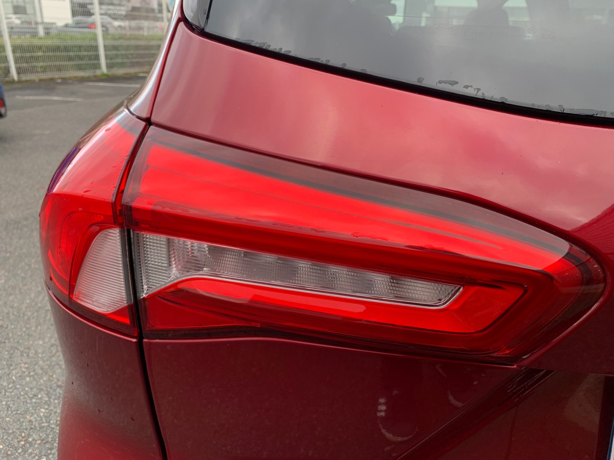 Ford FOCUS SW 120 ch | Vignale | Toit ouvrant panoramique | Apple car play Android auto | Attelage