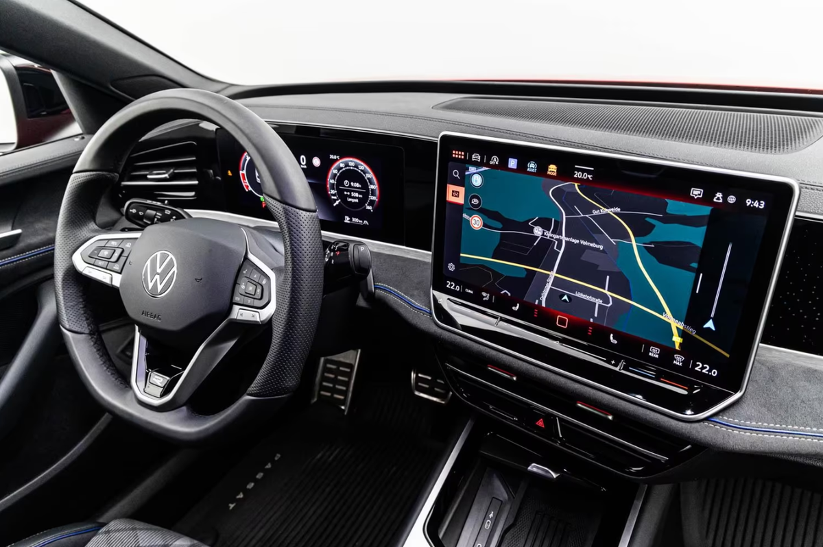 Volkswagen Passat SW VIII 2.0 TDI EVO 200ch R-Line 4Motion DSG7/Chili Red/Attelage/Matrix