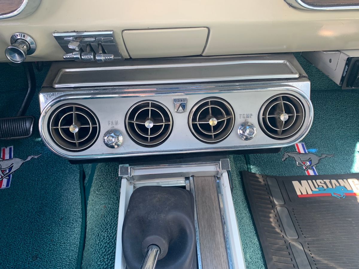 Ford Mustang V8 | Convertible | Cabriolet | Boîte de vitesse manuelle