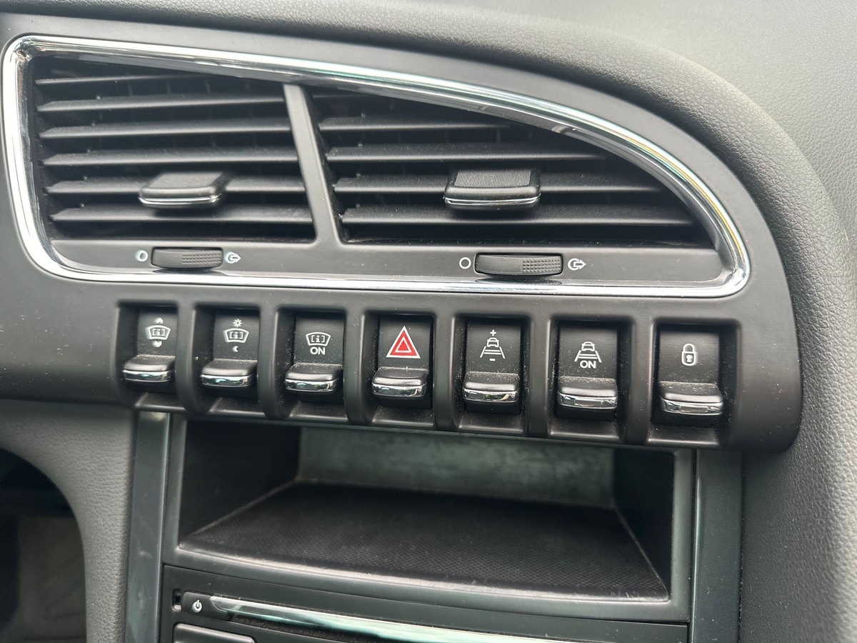 Peugeot 3008 2.0 HDI 150 CV 1er main allures 4XCBLeux