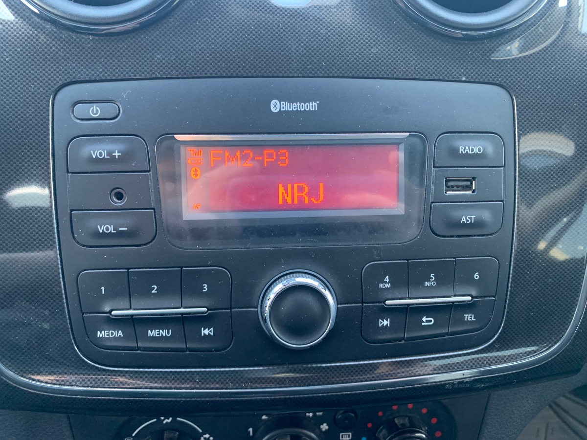 Dacia Sandero 75 ch | Régulateur limiteur de vitesse | Roue de secours galette + cric |  Bluetooth