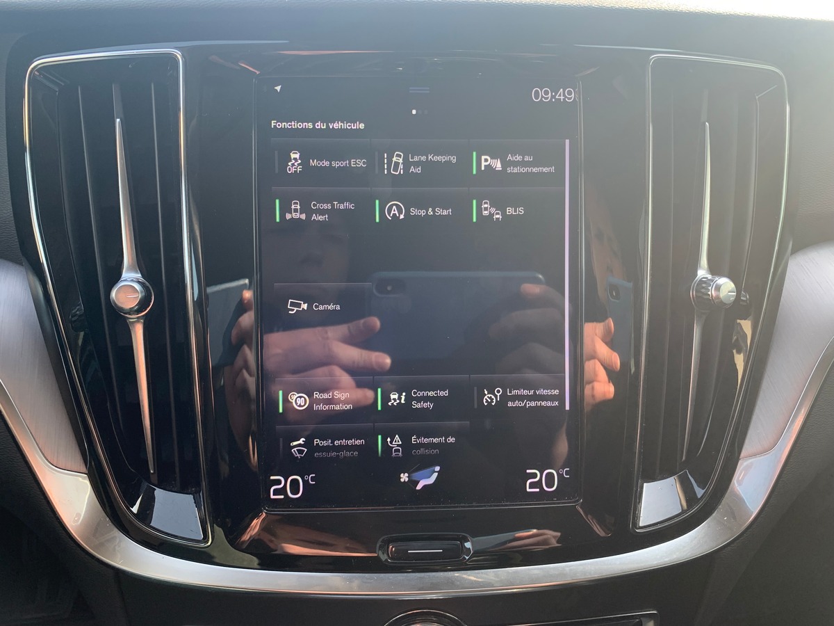 Volvo V60 150 ch | Momentum business | Caméra de recul | Avertisseur Angles Morts | Apple car Play