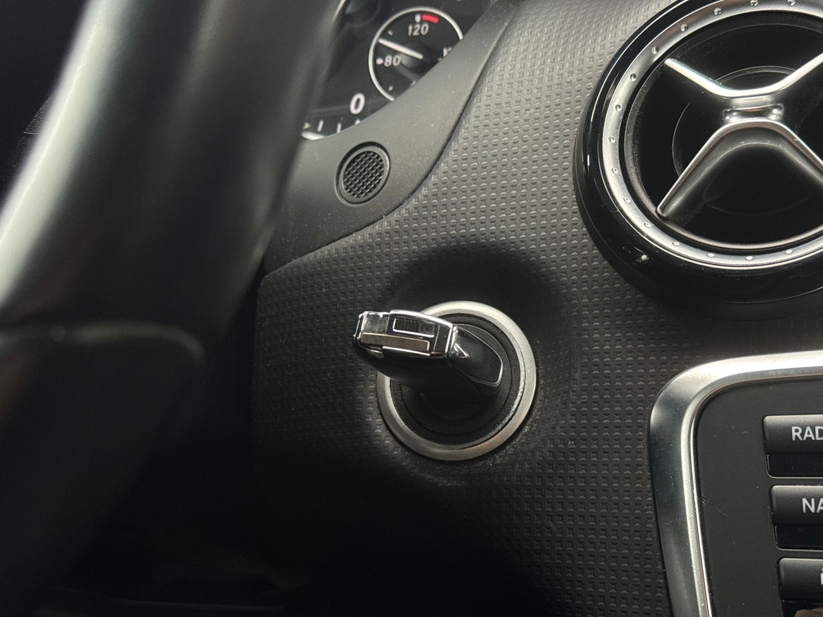 Mercedes-Benz Classe A 180 CDi Sensation 1.8 CDI 7G-DCT 109 cv (W176) - Toit Ouvrant