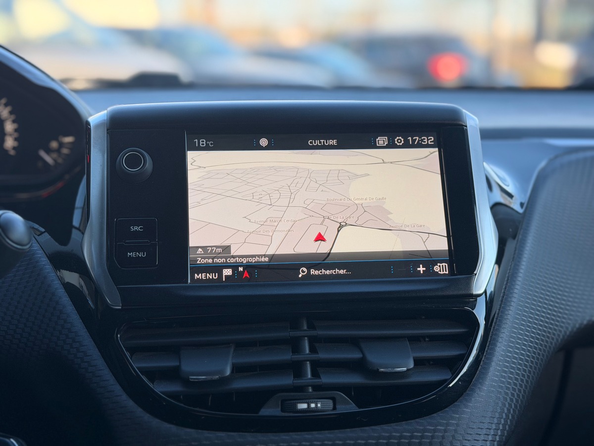 Peugeot 208 Allure 1.2 110 cv BVM5 - Distribution OK / 1ère main