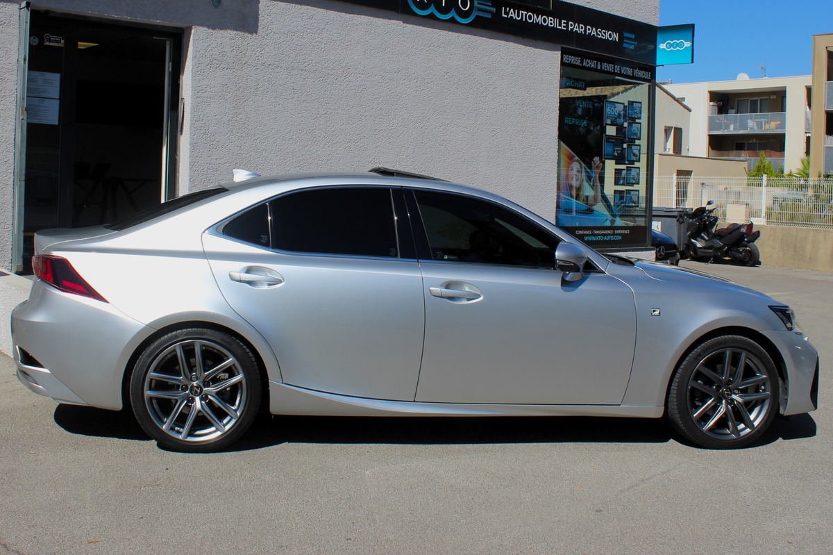 Lexus IS III (2) 300H F SPORT EXECUTIVE  FULL OPTIONS + CARPLAY / ENTRETIEN LEXUS / 2ème MAIN
