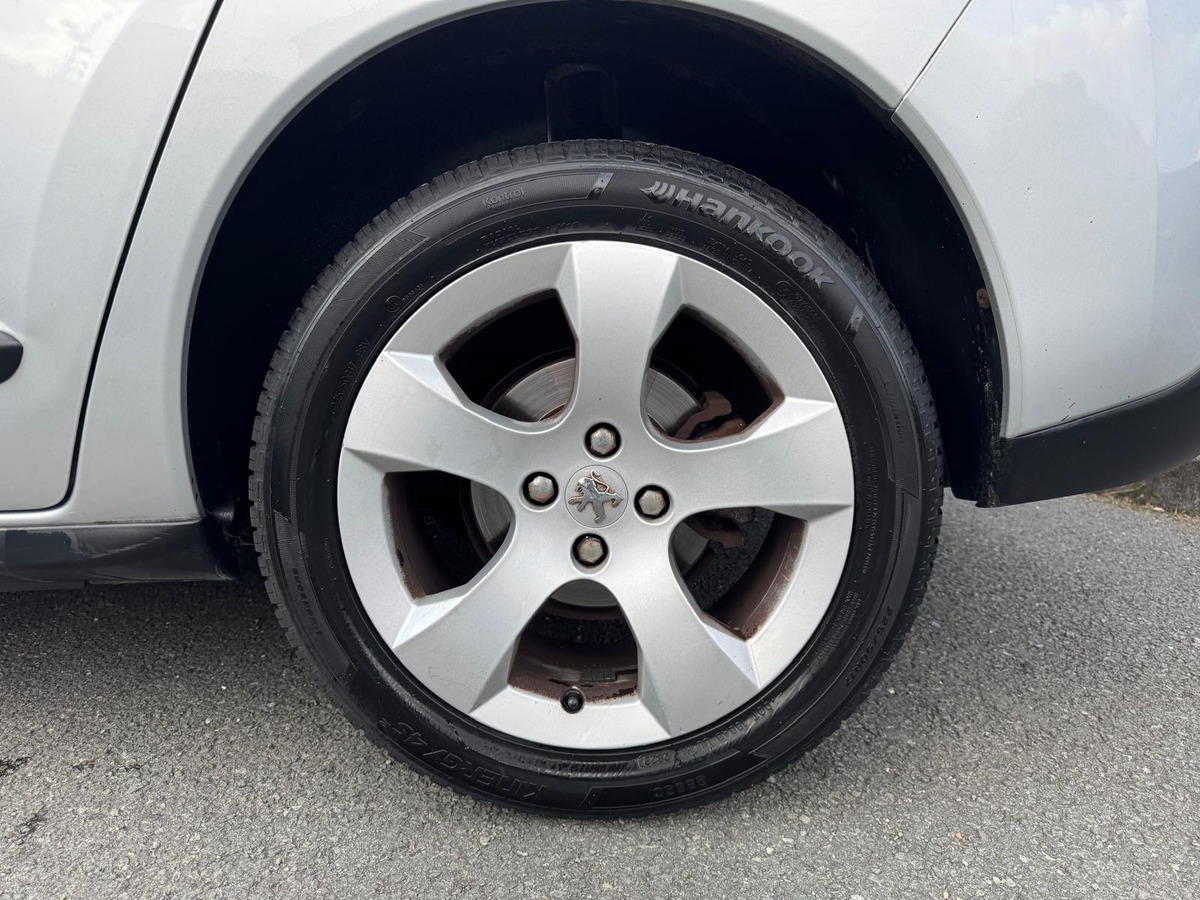 Peugeot 3008 1.6 HDI PREMIUM PACK
