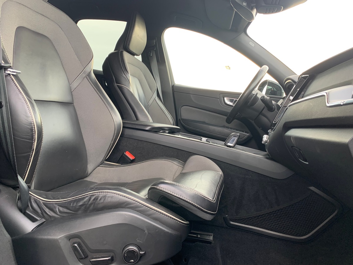 Volvo XC60 197 ch | R-design | Châssis Sport | Jantes Alu 21'' | Sièges Sport | Coffre électrique