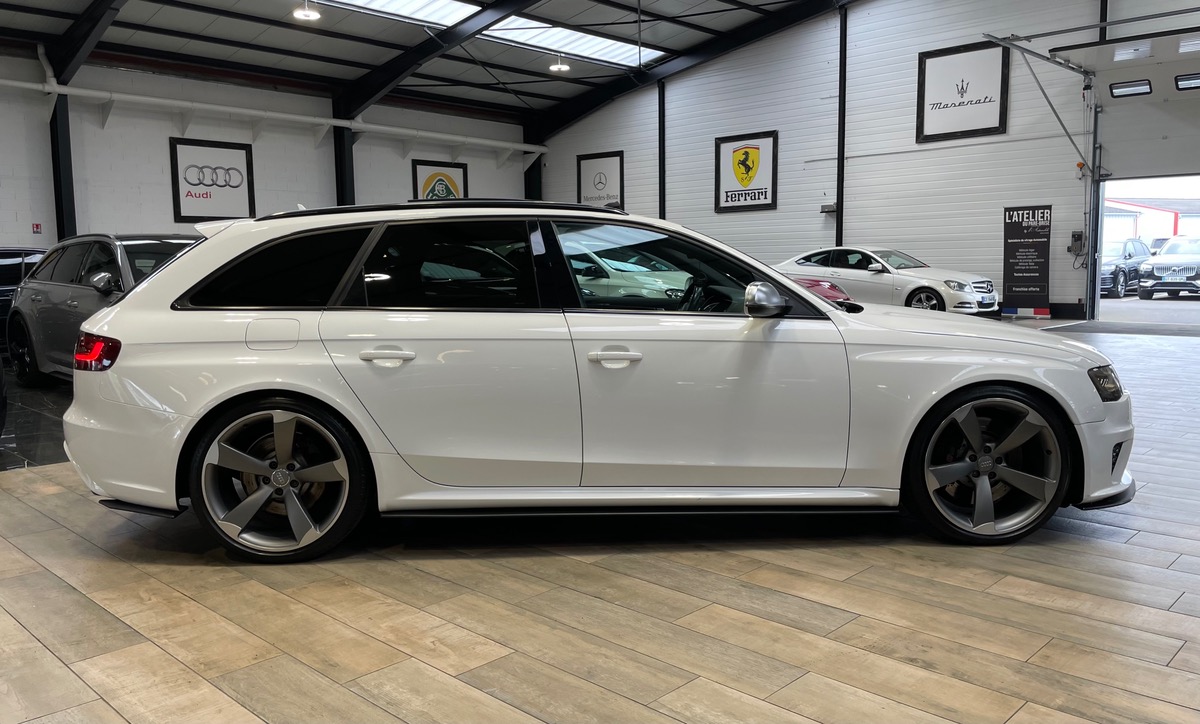 Audi RS4 AVANT V8 4.2 FSi 450 S-TRONIC7 - TOIT OUVRANT / LIGNE MILTEK - SUIVI CONSTRUCTEUR