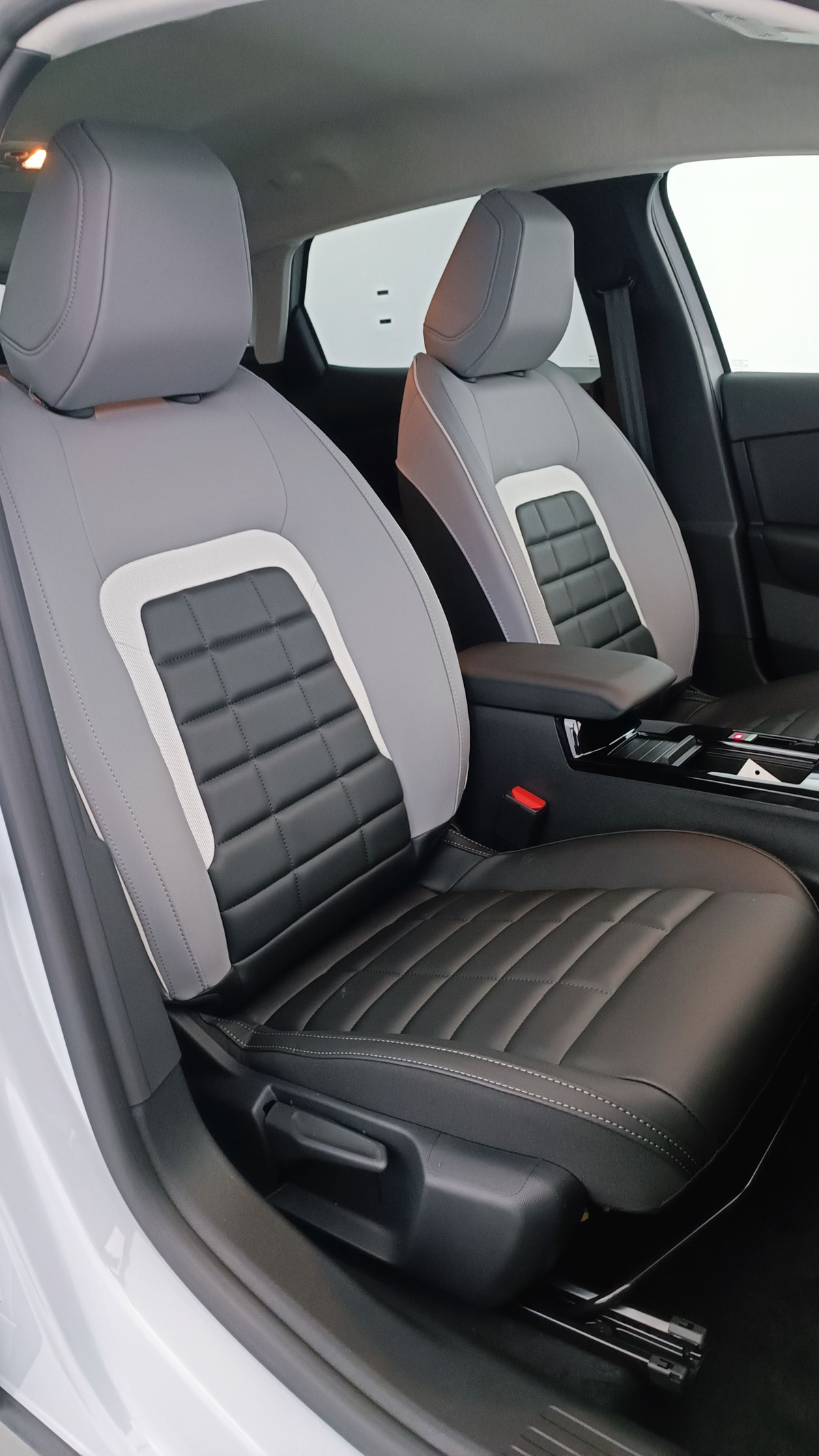 Citroën C4 145 ch | 1.2 Hybride | Max e-DCS6 | Ecran central 10" tactile | PLUSIEURS COLORIS