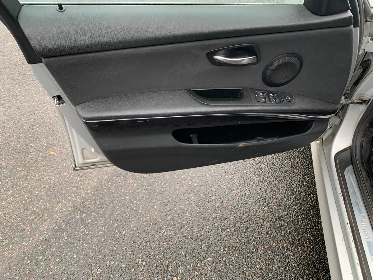 Bmw Série 3 Touring 184 ch | GPS | Radar de recul | Climatisation Auto | Jantes Alu 17"| Attelage