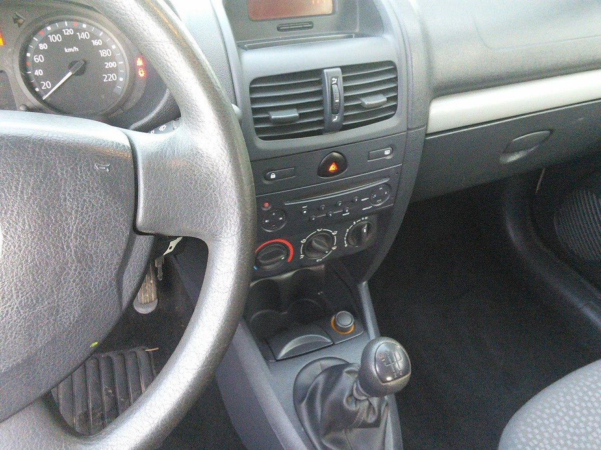 RENAULT Clio 1.2 75 Authentique DISTRIBUTION NEUVE