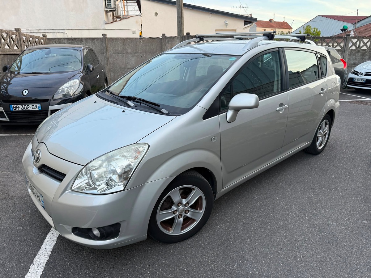 Toyota Corolla Verso 2.2 D-4D 136 CV 7 places 1res main garantie 6 mois