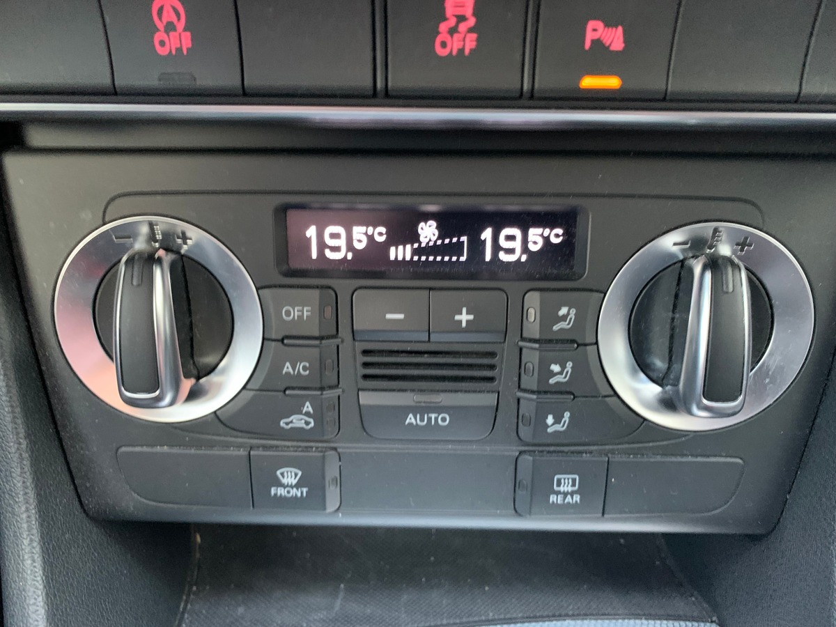 Audi Q3 177 | Sport design | Radar stationnement avant arriére | Régulateur vitesse | Attelage | Gps