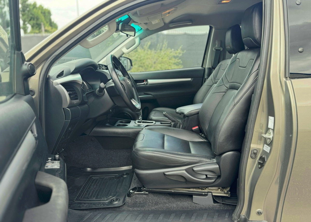 Toyota HILUX 4X4 LOUNGE