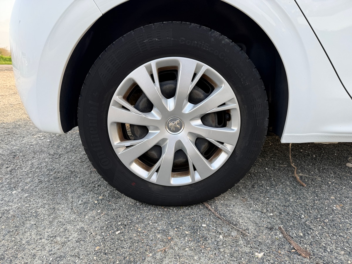 Peugeot 208 AFFAIRE 1.6 BLUEHDI 100 PACK CLIM NAV - TVA RÉCUPÉRABLE