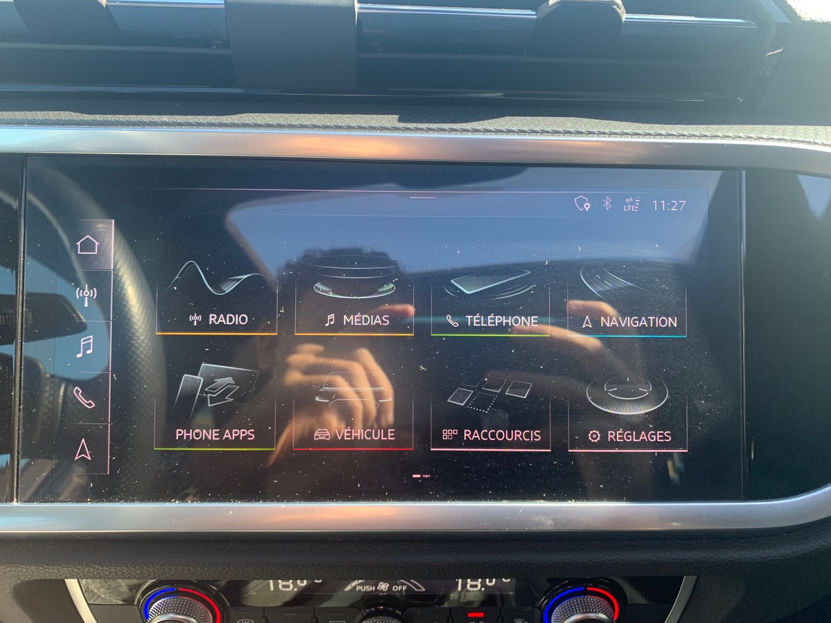 Audi Q3 150 ch | S line | Toit ouvrant | Caméra de recul | Apple car play | Attelage | Régulateur