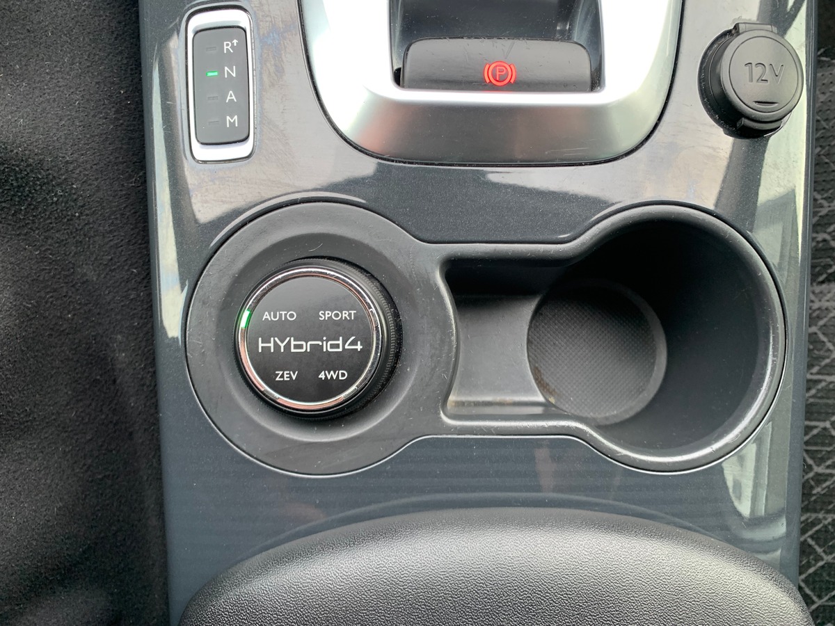 Peugeot 3008 200 ch | 2.0 e-HDi HYbrid4 Pack ETG6 + Electric | GPS | Bluetooth | Régulateur vitesse