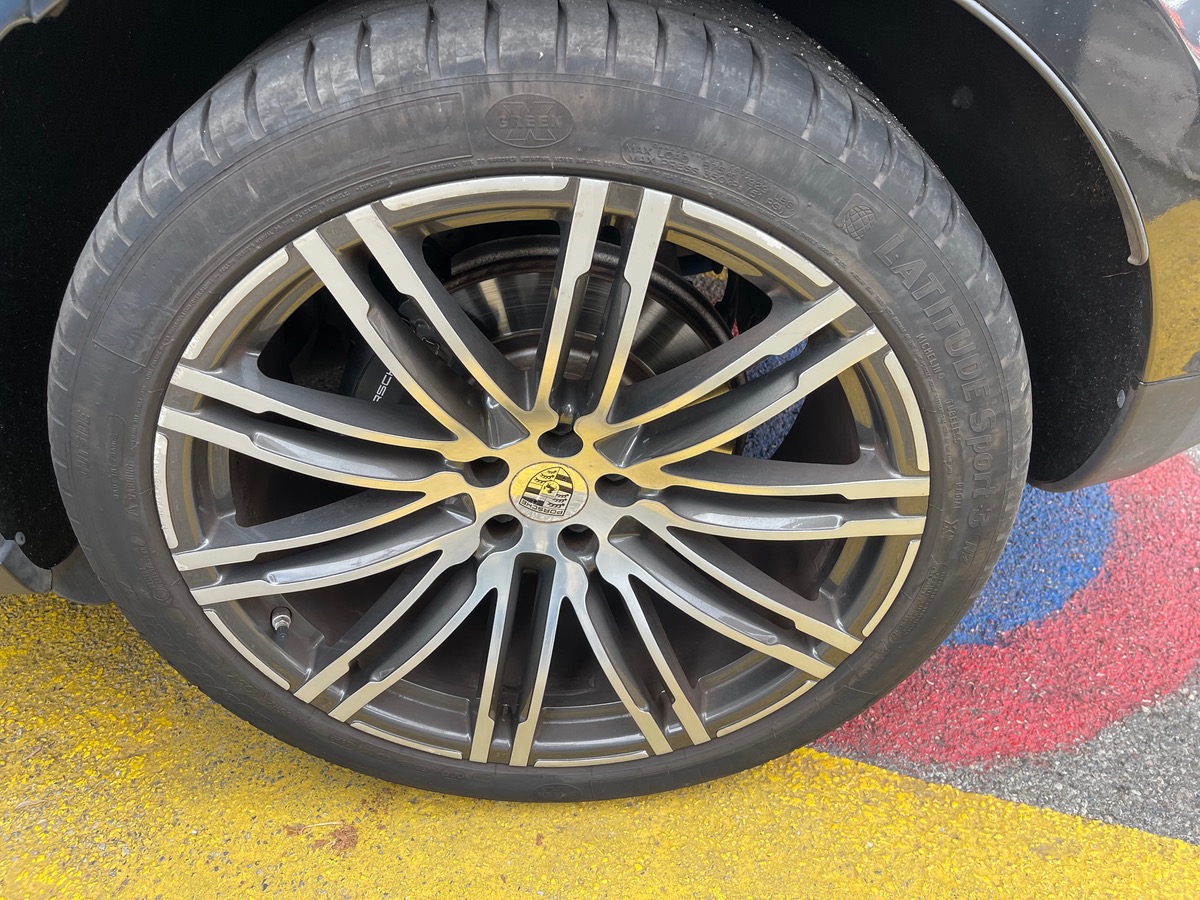 Porsche Macan 2.0 TFSI 252 CV AWD / Phase 2/Toit Ouvrant /Jantes Turbo/Pack Black /Echappement Sport