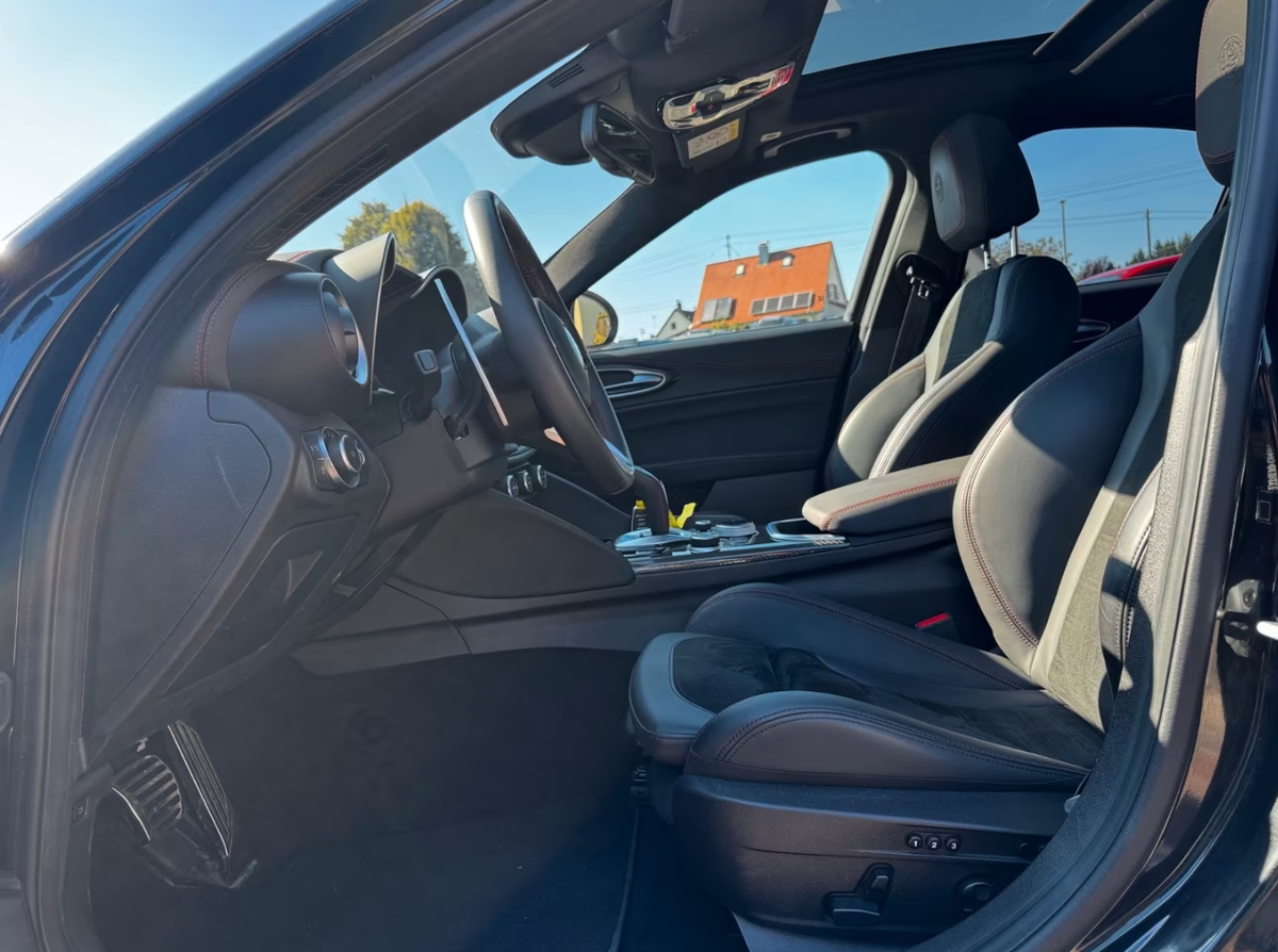 Alfa Romeo Giulia 2.0 TB 280ch Estrema Q4 AT8 Toit ouvrant Harman-Kardon