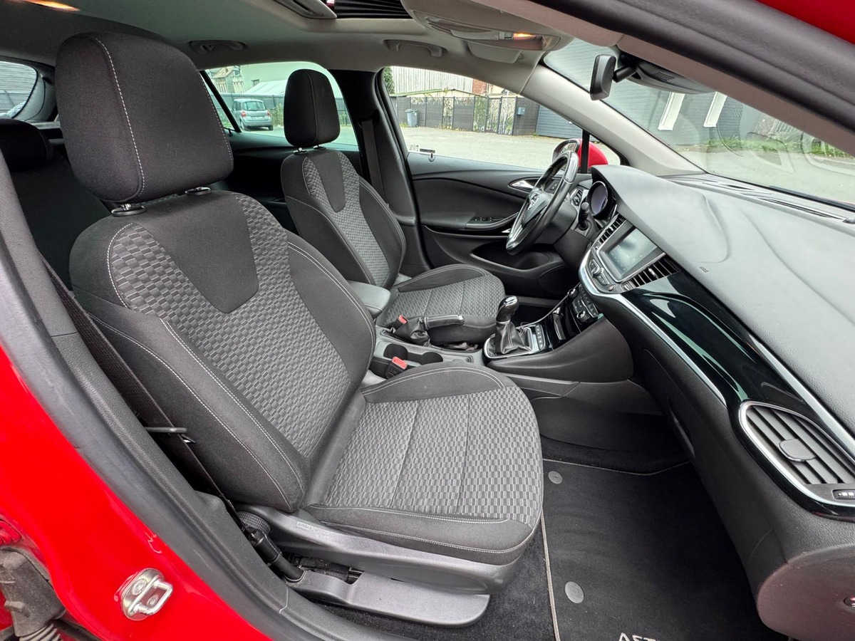 Opel Astra 1.6 CDTI 135 Dynamic- Crochet d'attelage- Toit ouvrant- Révisé - Garantie