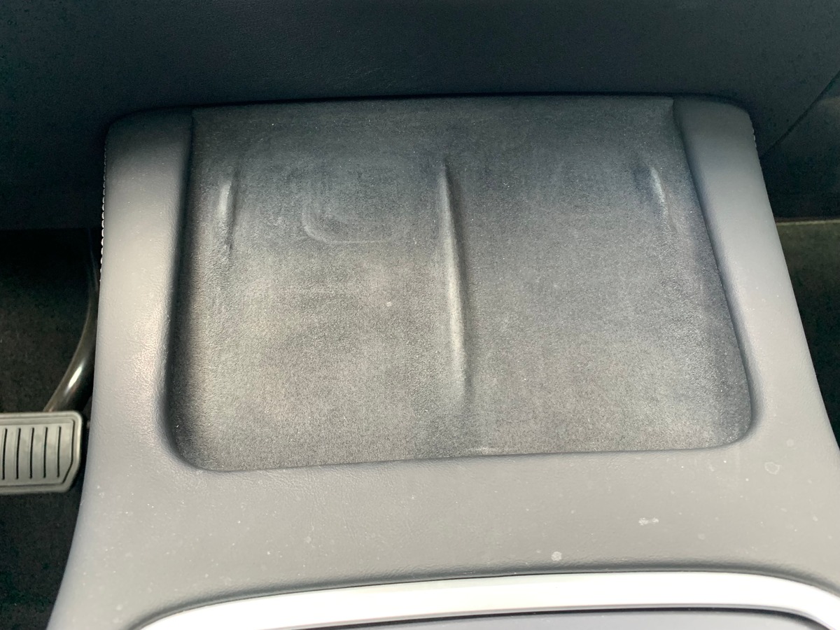 Tesla Model Y 275 chevaux | Premiére MAIN | Standard | Toit panoramique | Cuir | Siéges électriques