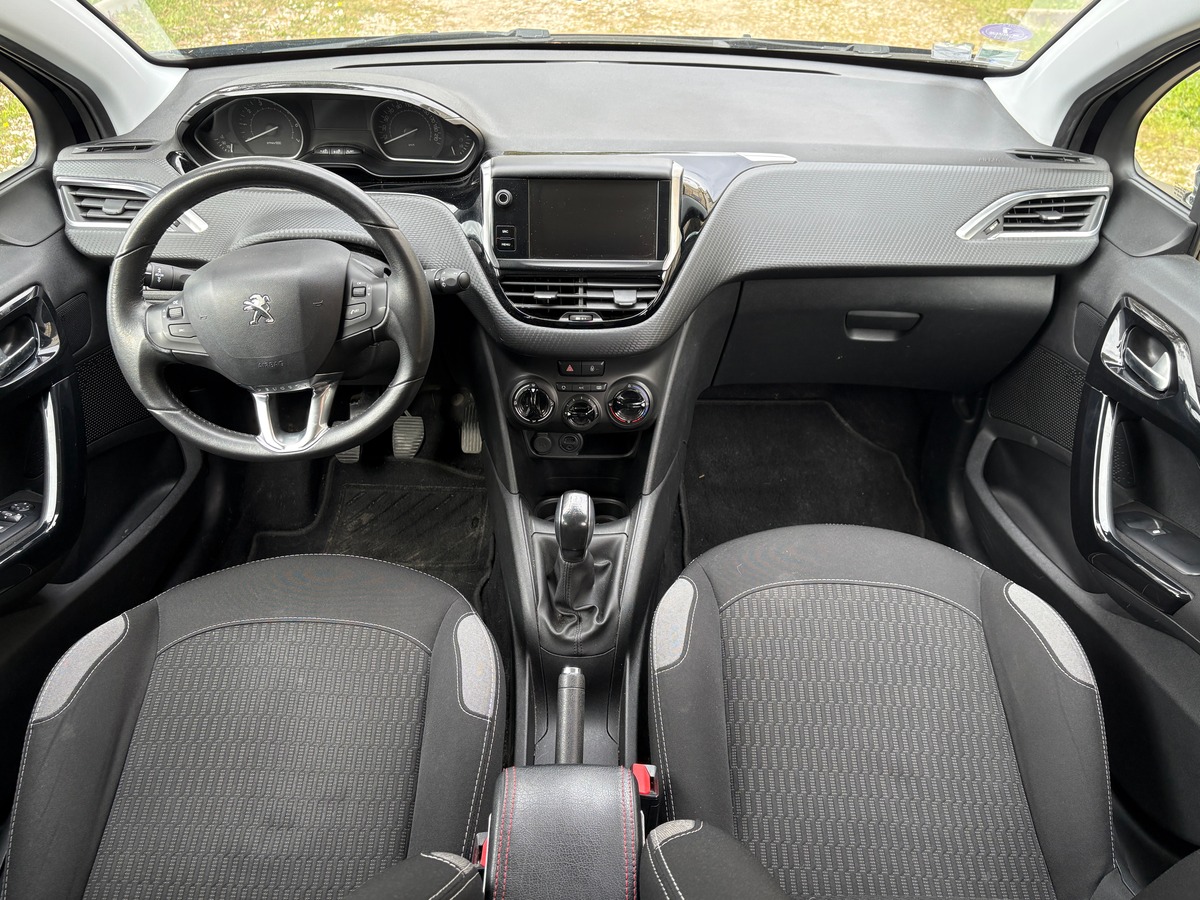 Peugeot 208 VTI - 82CH - STYLE - DISTRIBUTION OK