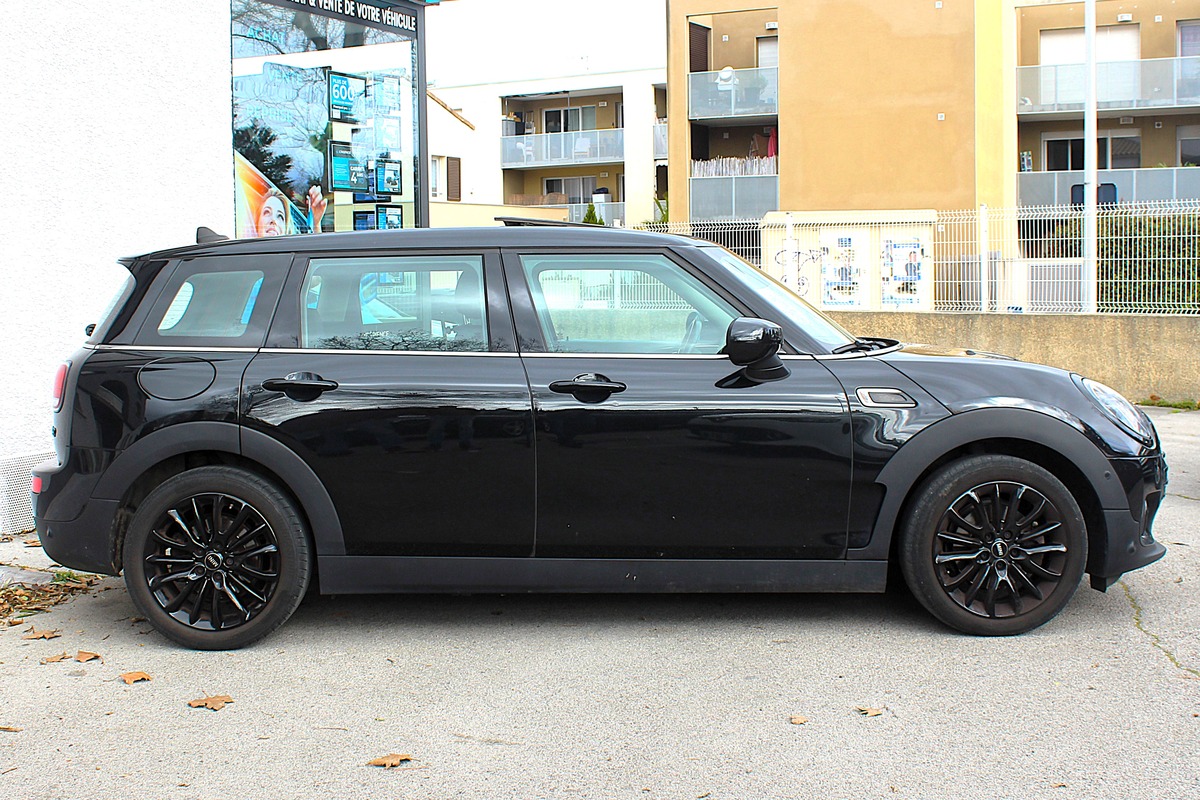 Mini Clubman III (F54) (2) 1.5 COOPER 136 ch EDITION PREMIUM PLUS BVA7 + TOIT OUVRANT + CARPLAY