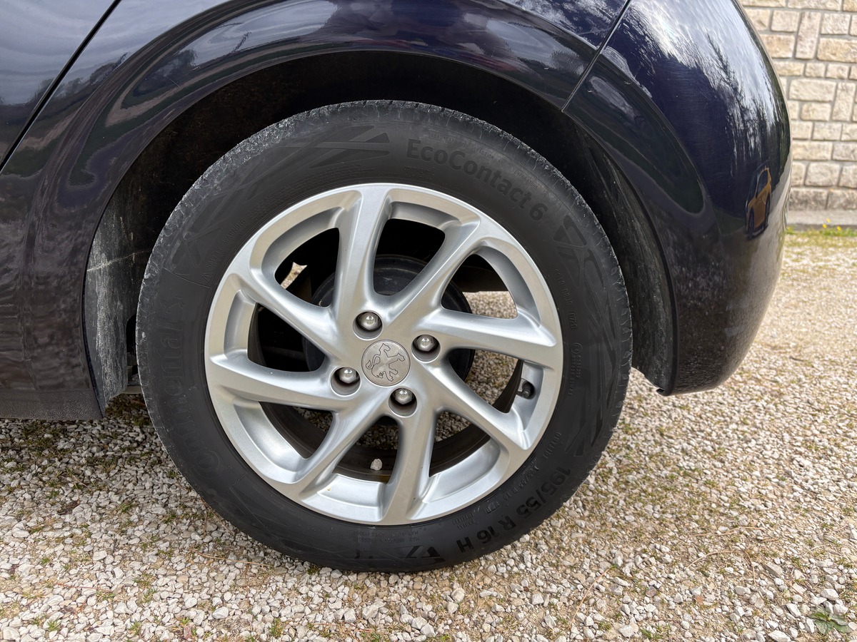 Peugeot 208 VTI - 82CH - STYLE - DISTRIBUTION OK