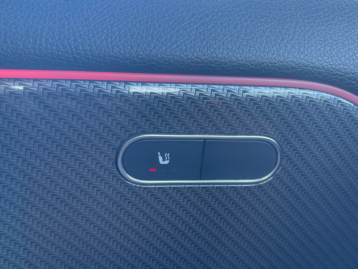 Mercedes Benz GLA 200 AMG