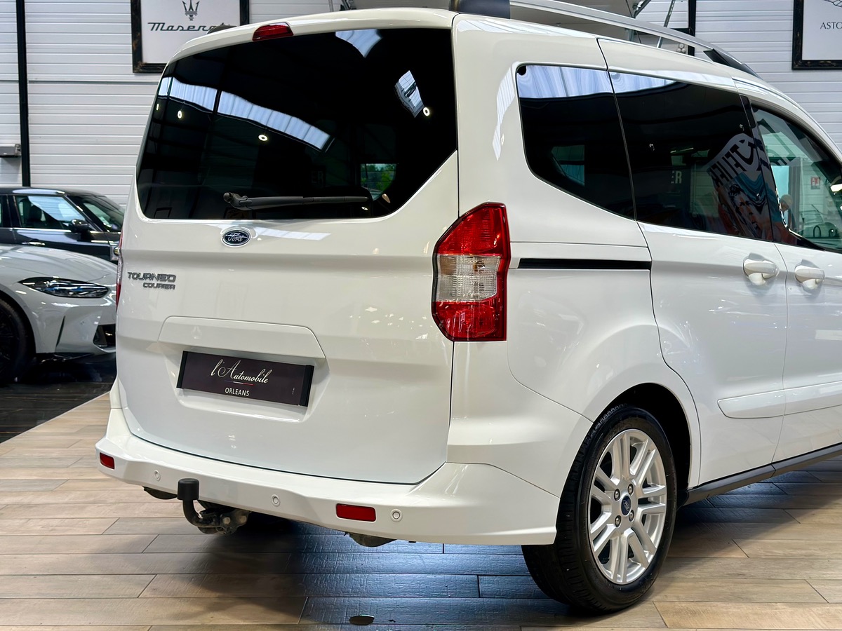 Ford Tourneo Courier (2) 1.5 TDCi 100 Titanium BVM6 + Attelage h