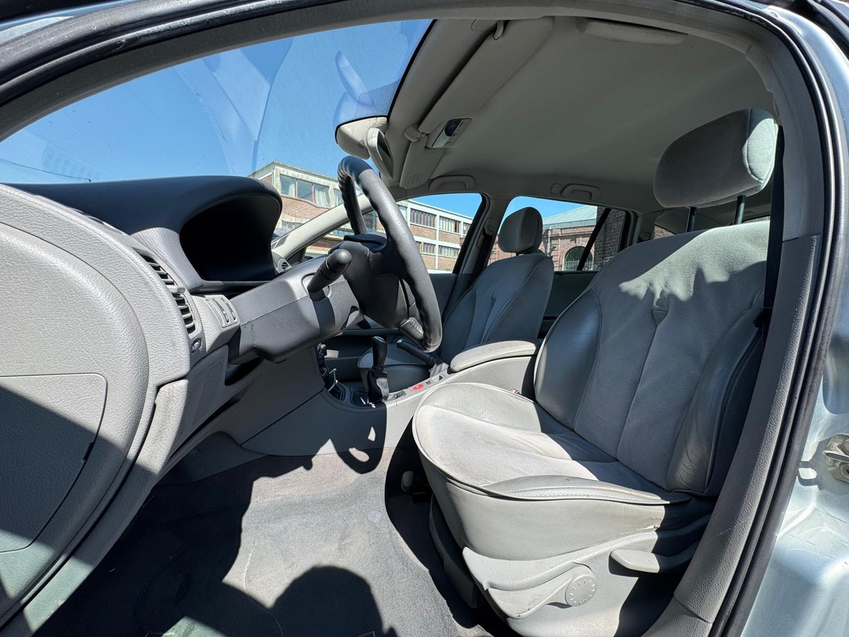 RENAULT Laguna 2.0 IDE 140 - BREAK PRIVILEGE - DISTRIBUTION NEUVE - GARANTIE
