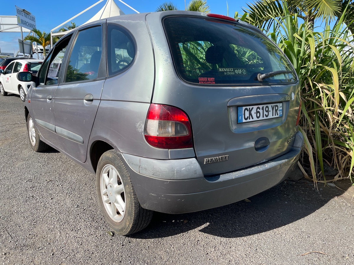 RENAULT Megane scénic 1.9 dci - 105