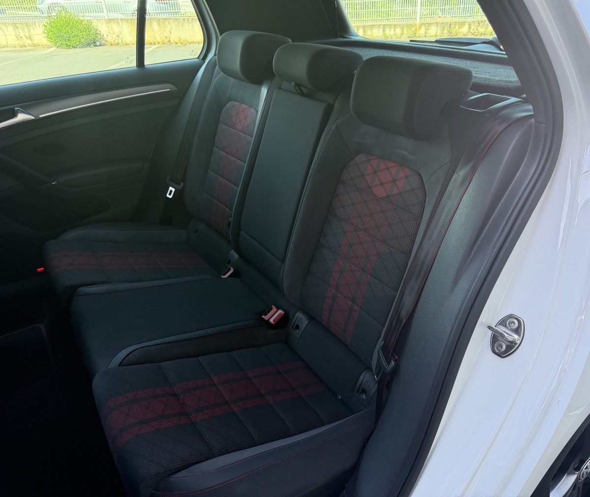 Volkswagen Golf VII - TCR / CarVertical / Echappement Akrapovic / Apple Carplay / Caméra