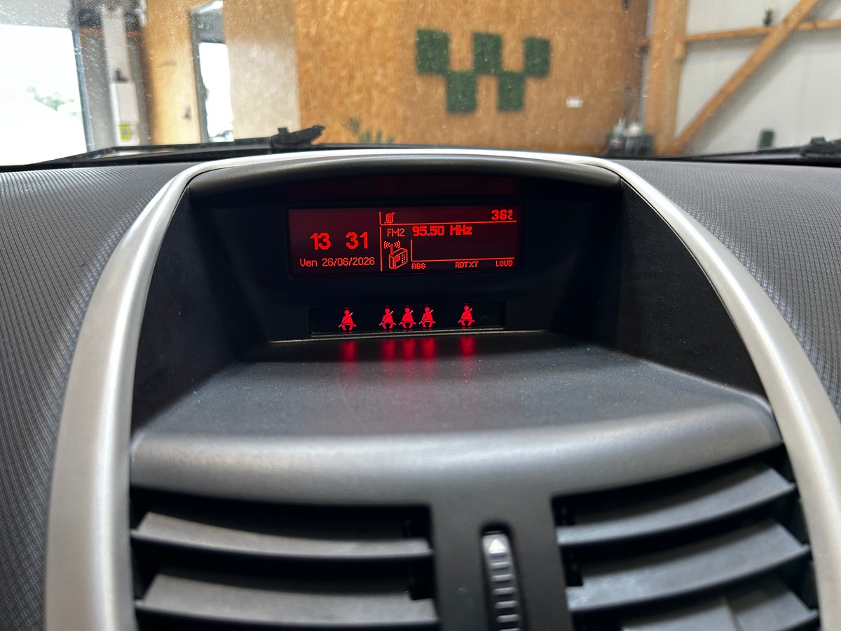 Peugeot 207 SW 1.6 HDi FAP 92 cv / DISTRIBUTION ET VIDANGE OK / SUIVI OK / GARANTIE