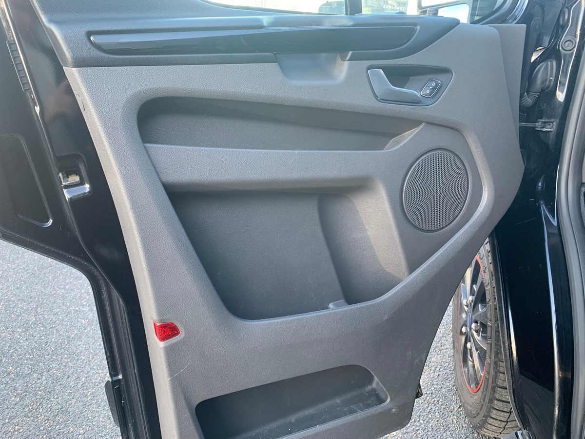 Ford TRANSIT CUSTOM 170 ch | 5 Places | TVA Récupérable