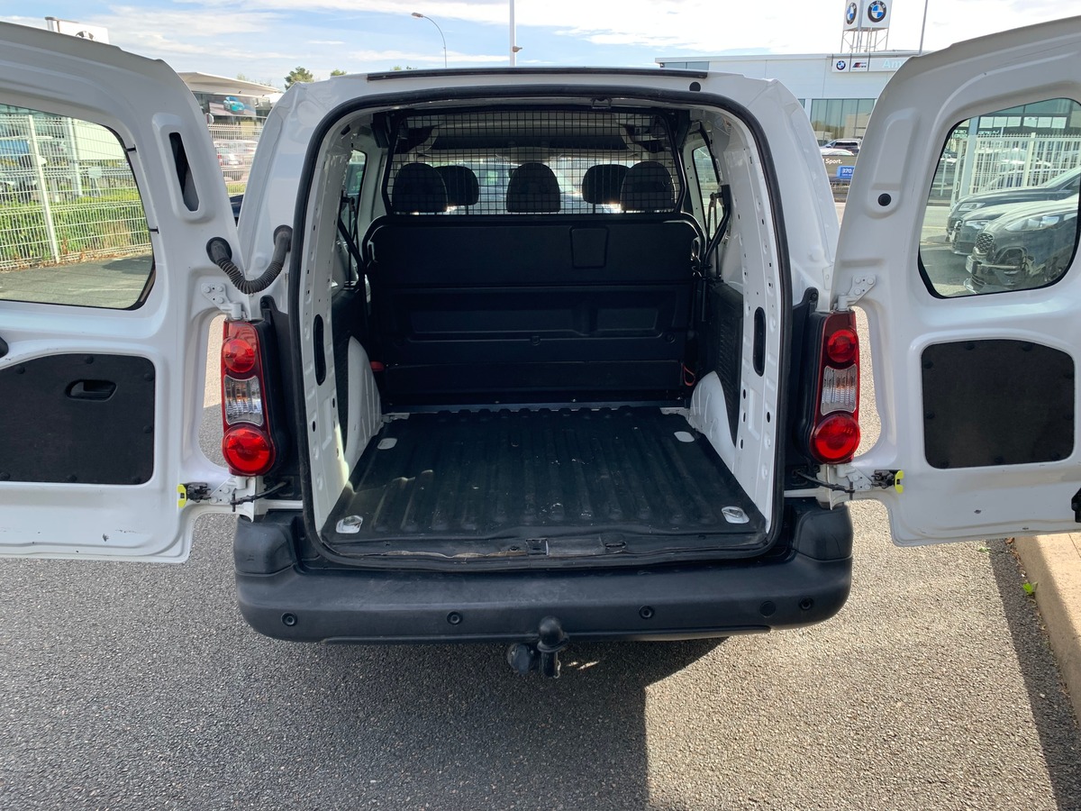 Peugeot Partner 100 ch | 5 Places | GPS | Climatisation | Attelage | Roue secours | Apple car play