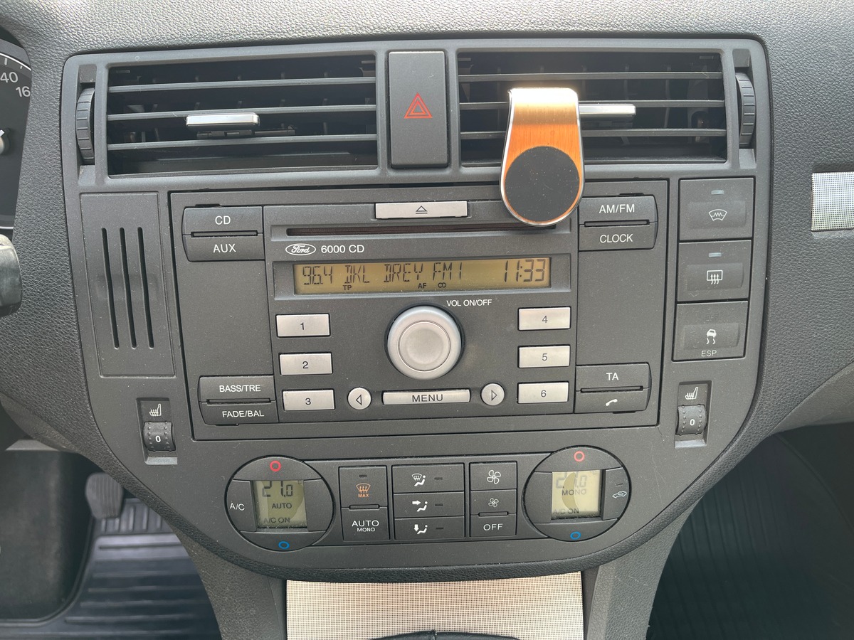 Ford Focus C-max 2.0 140ch, SIEGES CHAUFFANT, CLIM AUTO, REGULATEUR, FEUX AUTOMATIQUE