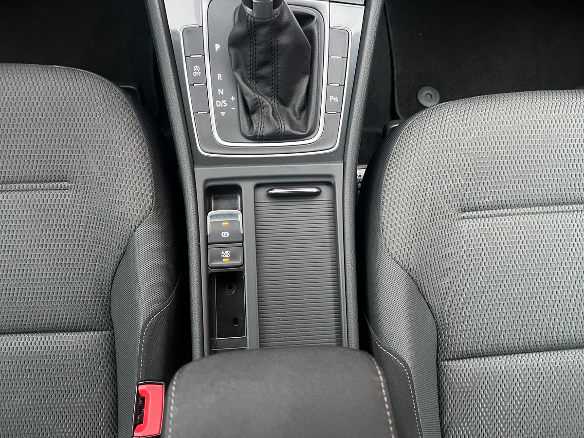 Volkswagen Golf VII Phase 2 1.5 TSI 16V Blue Motion DSG7 130 cv, SUIVI COMPLET VW, SIEGES CHAUFFANT