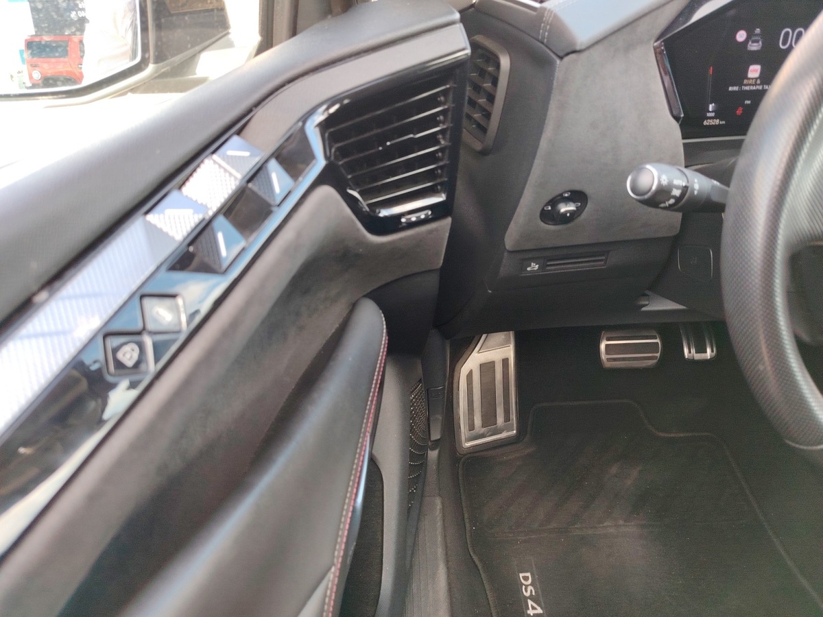 Citroën DS4 bleuehdi 130 performance line + eat8 ( 5500 € d options )