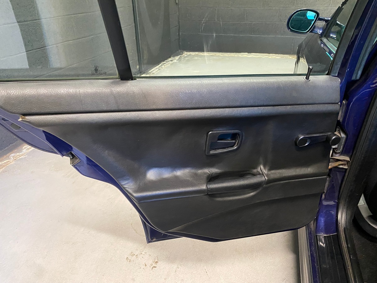 Bmw Série 3 E36 328i Berline Pack M individuel 193cv Toit Ouvrant