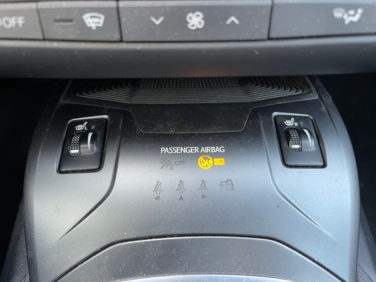 Toyota Avensis SW 2.0 D-4D 143ch, EXECUTIVE, ATTELAGE, RADAR, SIEGES CHAUFFANT, TOIT PANORAMIQUE